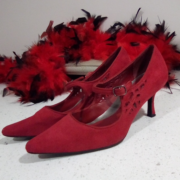 Predictions Lipstick Red Point Toe Kitten Heel Maryjanes - Picture 1 of 16